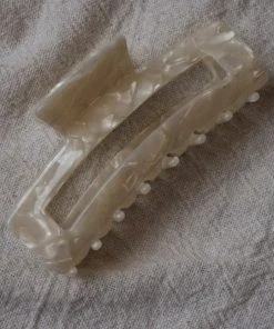 PIPE AND ROW XL HAIR CLAW CREAM NEW IN