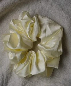 PIPE AND ROW SILKY CREAM SCRUNCHIE
