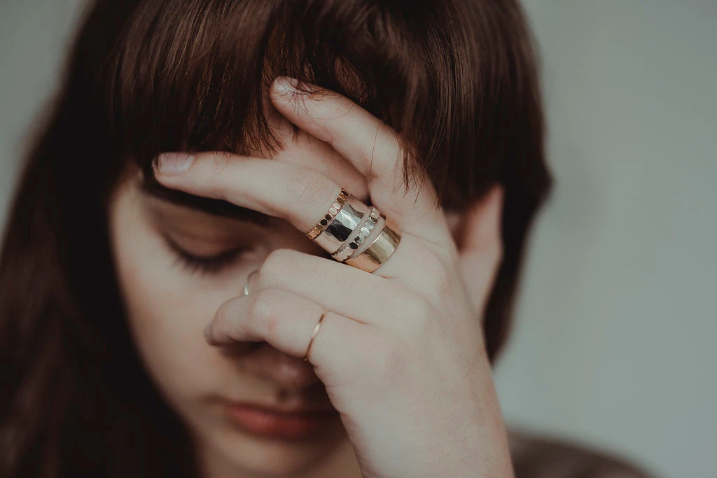 HANNAH NAOMI THICK BEAD STACKING RING SILVER