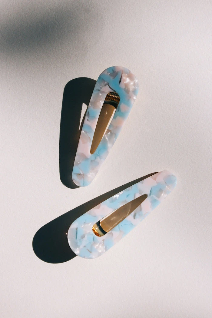 PIPE AND ROW RESIN TEARDROP CUT OUT BARRETTE NEW IN