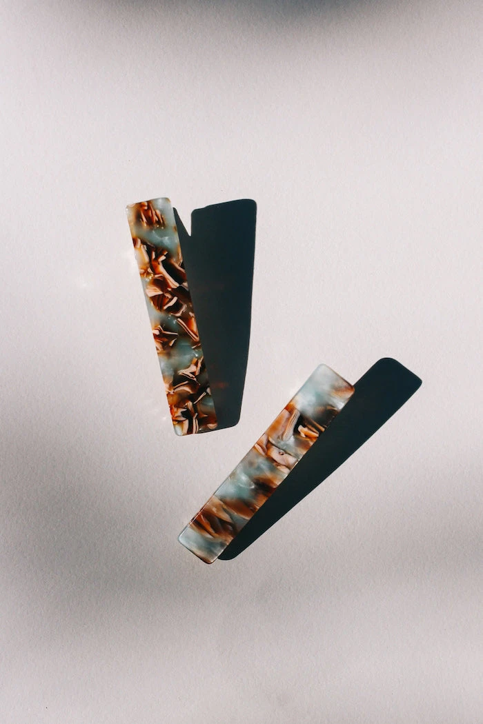 PIPE AND ROW RESIN RECTANGLE BARRETTE