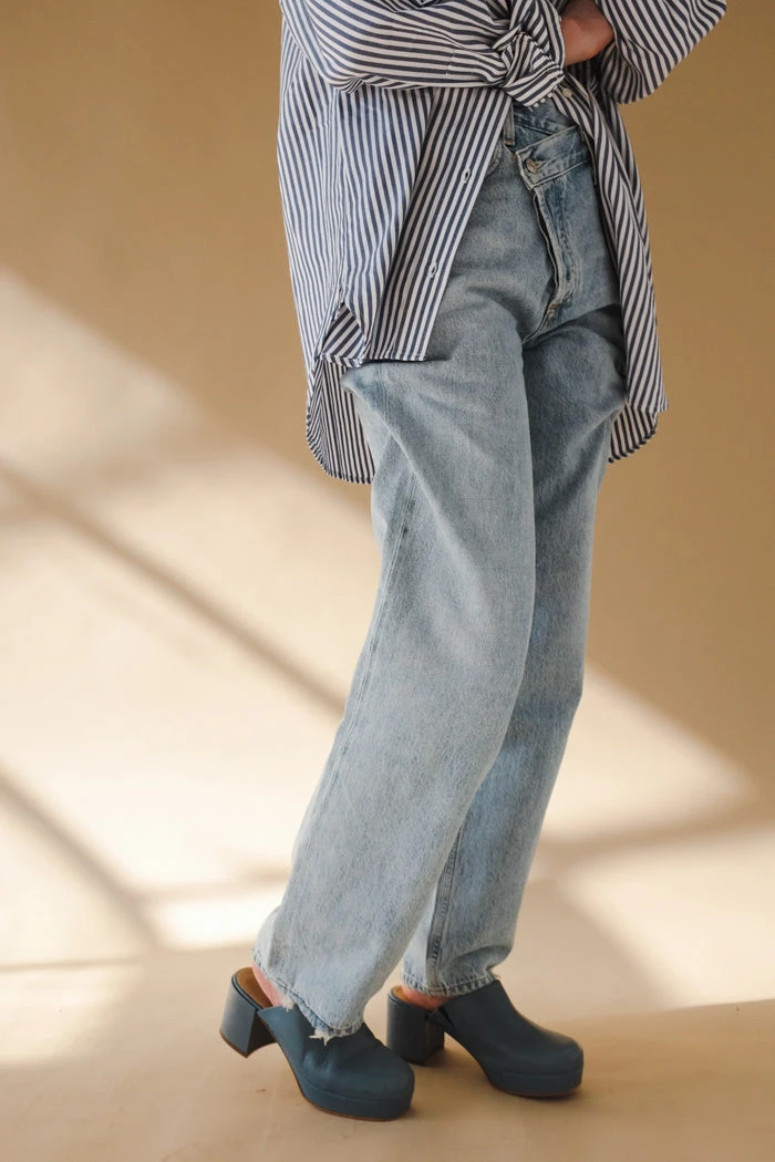 AGOLDE SPRING '22 CRISS CROSS JEANS SUBURBIA 4 AGOLDE SPRING '22 CRISS CROSS JEANS SUBURBIA