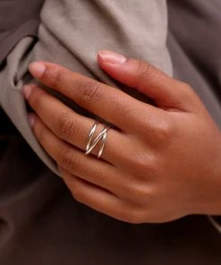 HANNAH NAOMI INFINITY SPIRAL RING SILVER NEW IN