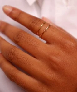 HANNAH NAOMI SMOOTH THIN STACKING RING GOLD