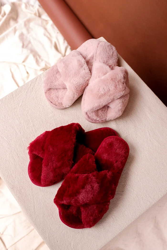 PIPE AND ROW NEW IN CRIMSON FUZZY SLIPPERS 3 PIPE AND ROW NEW IN CRIMSON FUZZY SLIPPERS