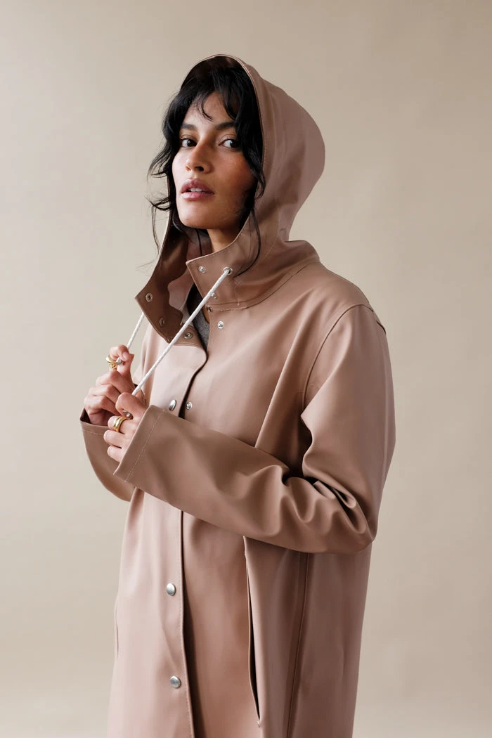 STUTTERHEIM MOSEBACKE RAIN JACKET SANDALWOOD NEW IN 2 STUTTERHEIM MOSEBACKE RAIN JACKET SANDALWOOD NEW IN