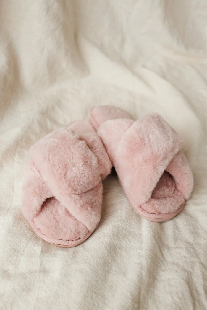 PIPE AND ROW SLIPPERS PINK NEW IN 2 PIPE AND ROW SLIPPERS PINK NEW IN