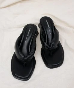 INTENTIONALLY BLANK WHITMAN SANDALS SPRING '22 14 INTENTIONALLY BLANK WHITMAN SANDALS SPRING '22