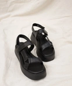VAGABOND COURTNEY PADDED SANDALS SPRING '22 12 VAGABOND COURTNEY PADDED SANDALS SPRING '22