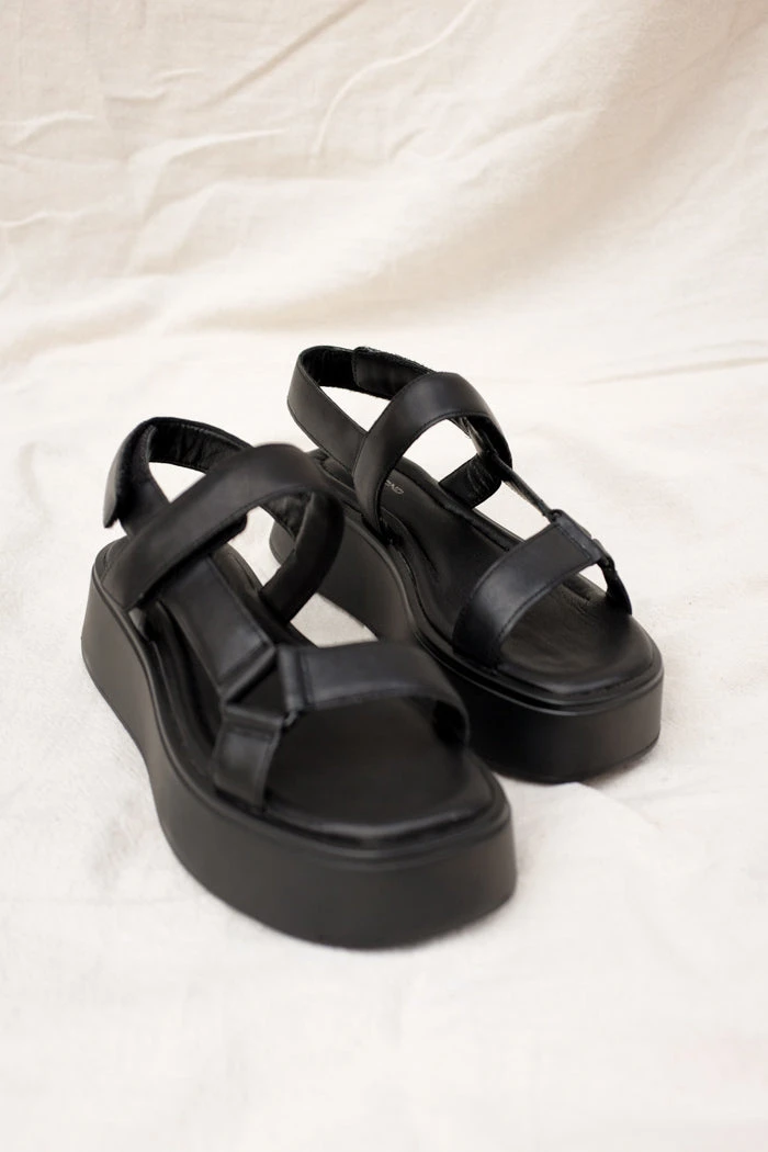 VAGABOND COURTNEY PADDED SANDALS SPRING '22 1 VAGABOND COURTNEY PADDED SANDALS SPRING '22