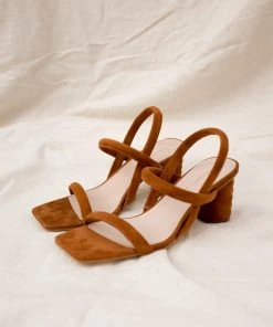 INTENTIONALLY BLANK KIFTON SANDAL SPRING '22