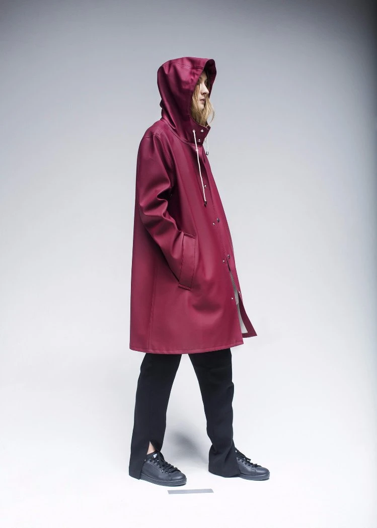 STUTTERHEIM MOSEBACKE RAIN JACKET BURGUNDY 2 STUTTERHEIM MOSEBACKE RAIN JACKET BURGUNDY