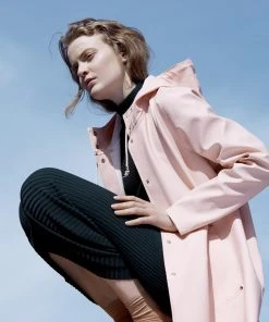 STUTTERHEIM MOSEBACKE RAIN JACKET PALE PINK