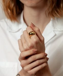 WOLF CIRCUS SALE FERA RING