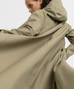 STUTTERHEIM MOSEBACKE RAIN JACKET LONG ALOE SPRING '22