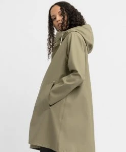 STUTTERHEIM MOSEBACKE RAIN JACKET ALOE
