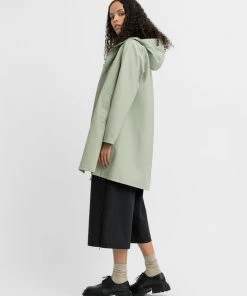 STUTTERHEIM MOSEBACKE RAIN JACKET SAGE