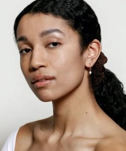 WOLF CIRCUS SMALL PEARL HOOP EARRINGS GOLD 5 WOLF CIRCUS SMALL PEARL HOOP EARRINGS GOLD