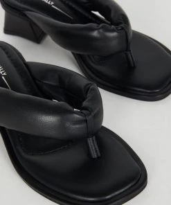 INTENTIONALLY BLANK WHITMAN SANDALS SPRING '22 11 INTENTIONALLY BLANK WHITMAN SANDALS SPRING '22