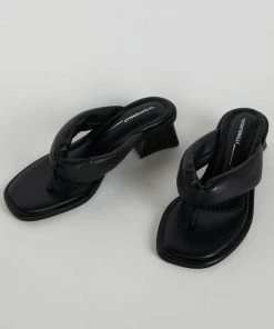 INTENTIONALLY BLANK WHITMAN SANDALS SPRING '22 16 INTENTIONALLY BLANK WHITMAN SANDALS SPRING '22