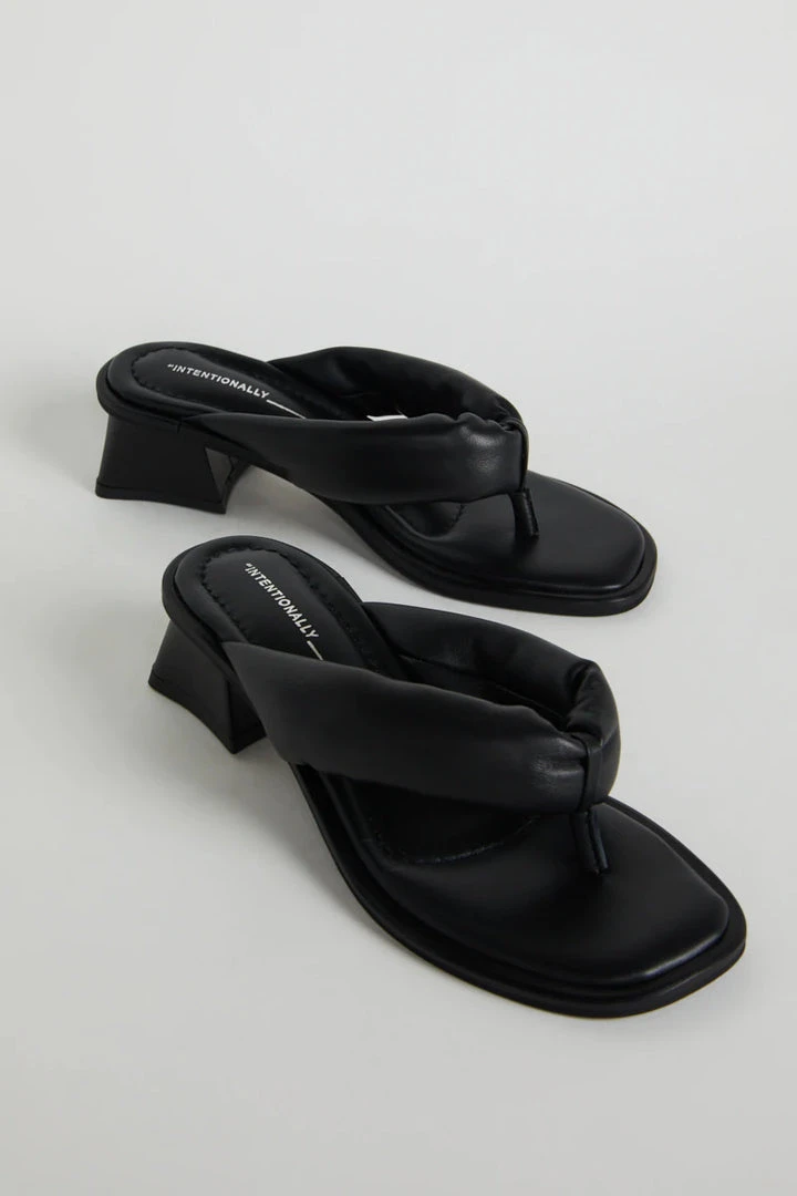 INTENTIONALLY BLANK WHITMAN SANDALS SPRING '22 1 INTENTIONALLY BLANK WHITMAN SANDALS SPRING '22