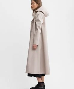 STUTTERHEIM MOSEBACKE RAIN JACKET LONG LIGHT SAND NEW IN