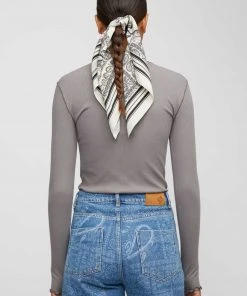 JUST FEMALE BEGIN BLOUSE