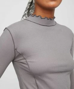 JUST FEMALE BEGIN BLOUSE