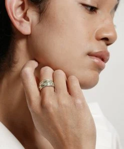 WOLF CIRCUS NEW IN CLARA RING