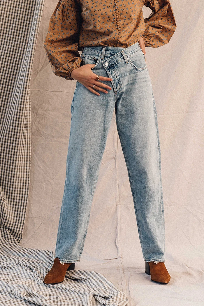 AGOLDE SPRING '22 CRISS CROSS JEANS SUBURBIA 5 AGOLDE SPRING '22 CRISS CROSS JEANS SUBURBIA