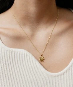 WOLF CIRCUS FLOWER CHARM NECKLACE