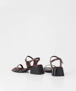 VAGABOND INES TWO STRAP SANDAL SPRING '22 7 VAGABOND INES TWO STRAP SANDAL SPRING '22