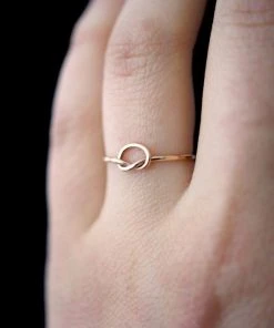 HANNAH NAOMI NEW IN OPEN KNOT RING