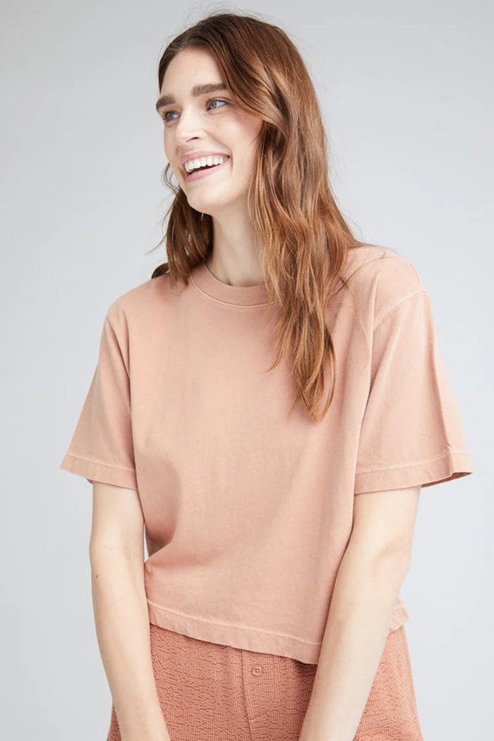 RICHER POORER SPRING '22 SHORT SLEEVE CROP TEE MOCHA MOUSSE 1 RICHER POORER SPRING '22 SHORT SLEEVE CROP TEE MOCHA MOUSSE
