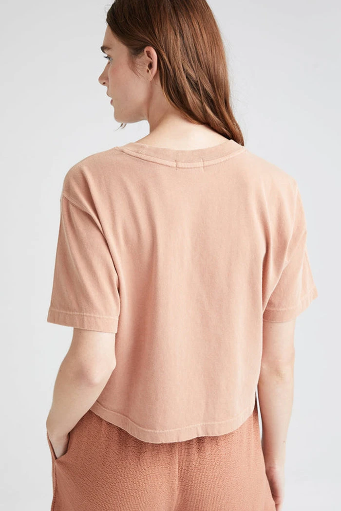 RICHER POORER SPRING '22 SHORT SLEEVE CROP TEE MOCHA MOUSSE 2 RICHER POORER SPRING '22 SHORT SLEEVE CROP TEE MOCHA MOUSSE