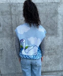 HOUSE OF SUNNY RIDE A WHITE SWAN