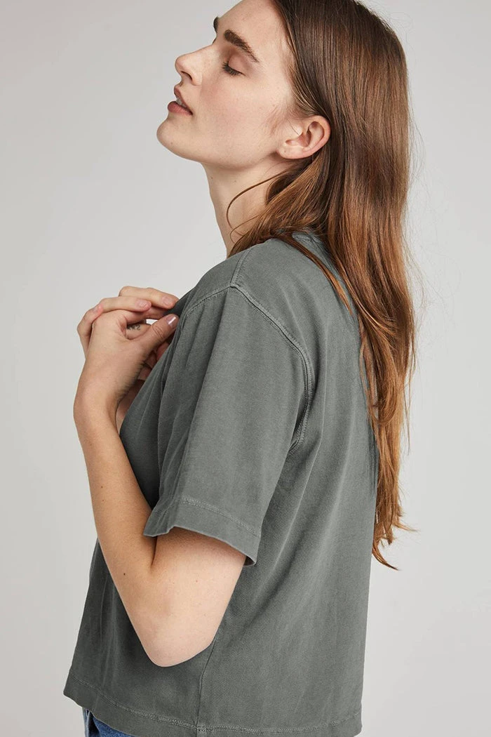 RICHER POORER RELAXED SHORT SLEEVE CROP TEE GUNMETAL NEW IN 2 RICHER POORER RELAXED SHORT SLEEVE CROP TEE GUNMETAL NEW IN