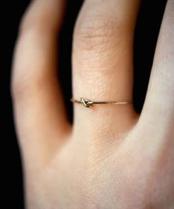 HANNAH NAOMI TINY KNOT RING