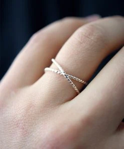 HANNAH NAOMI TWISTED X RING