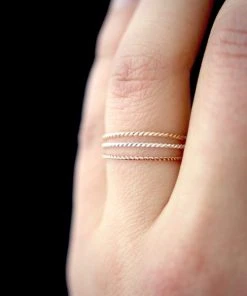 HANNAH NAOMI NEW IN TWISTED THIN STACKING RING