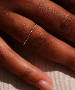 HANNAH NAOMI NEW IN TWISTED THIN STACKING RING