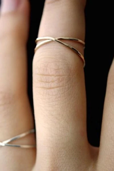 HANNAH NAOMI X STACKING RING
